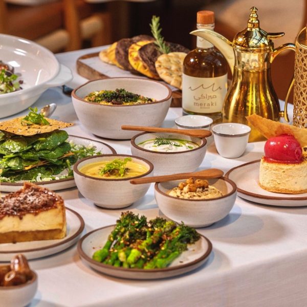 مطعم ميراكي يكشف عن قائمة إفطار شهر رمضان المبارك الغنية بنكهات اليونان
