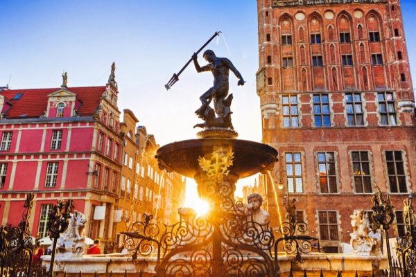 بولندا تسلط الضوء على مدينتي وارسو وكراكوف في سوق السفر العربي 2023