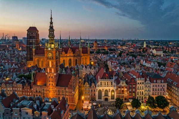 بولندا تسلط الضوء على مدينتي وارسو وكراكوف في سوق السفر العربي 2023 